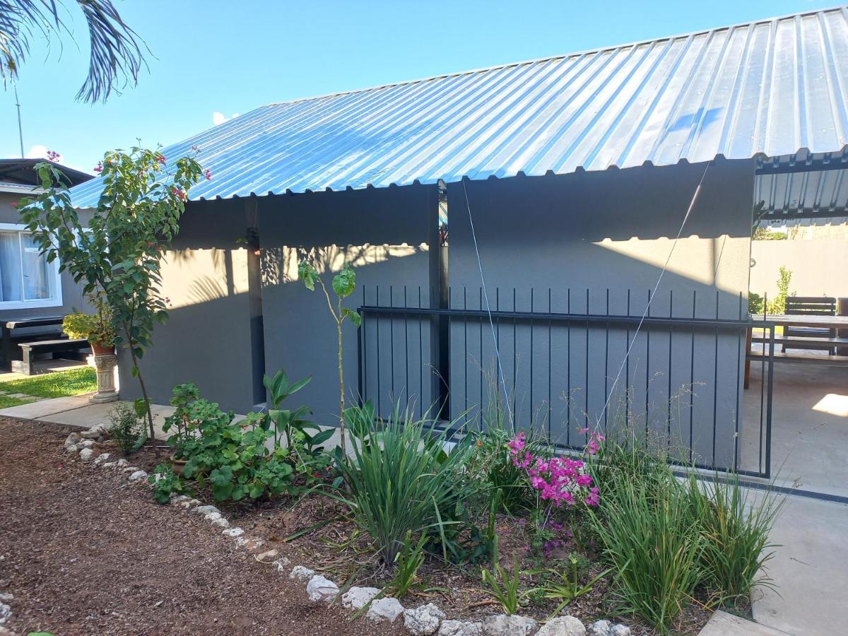 Urban Farm Haus Guesthouse Rundu Exteriér fotografie